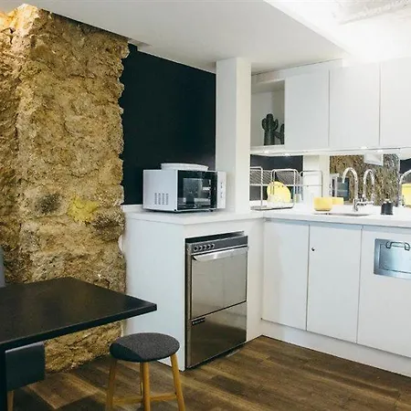 Beautiful Belleville Hotel & Hostel *