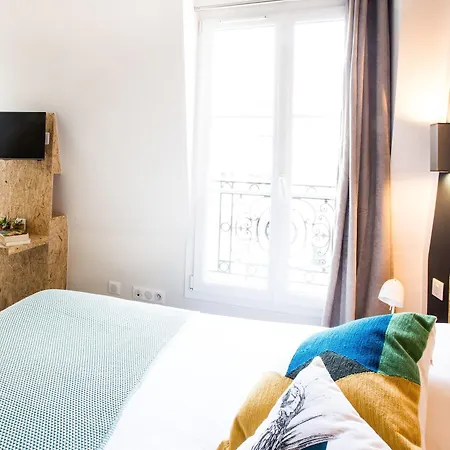 Beautiful Belleville Hotel & Hostel *