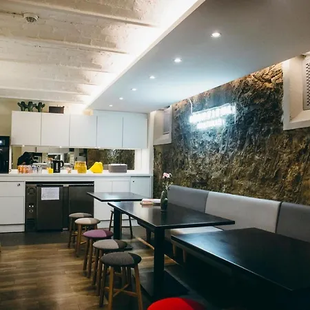 Beautiful Belleville Hotel & Hostel *
