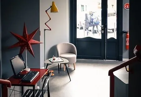 Beautiful Belleville Hotel & Hostel *