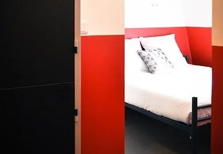 Beautiful Belleville Hotel & Hostel *