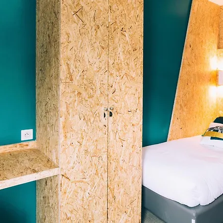 Beautiful Belleville Hotel & Hostel Hostel