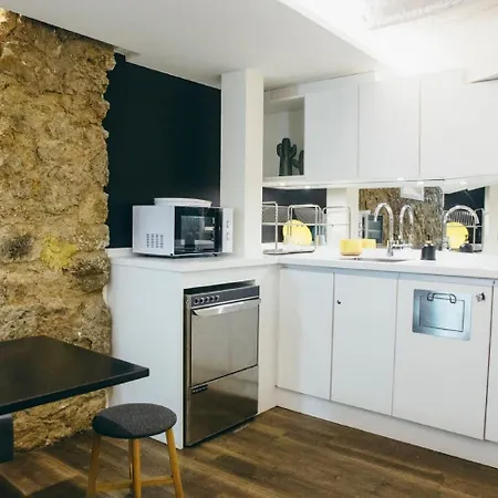 Beautiful Belleville Hotel & Hostel